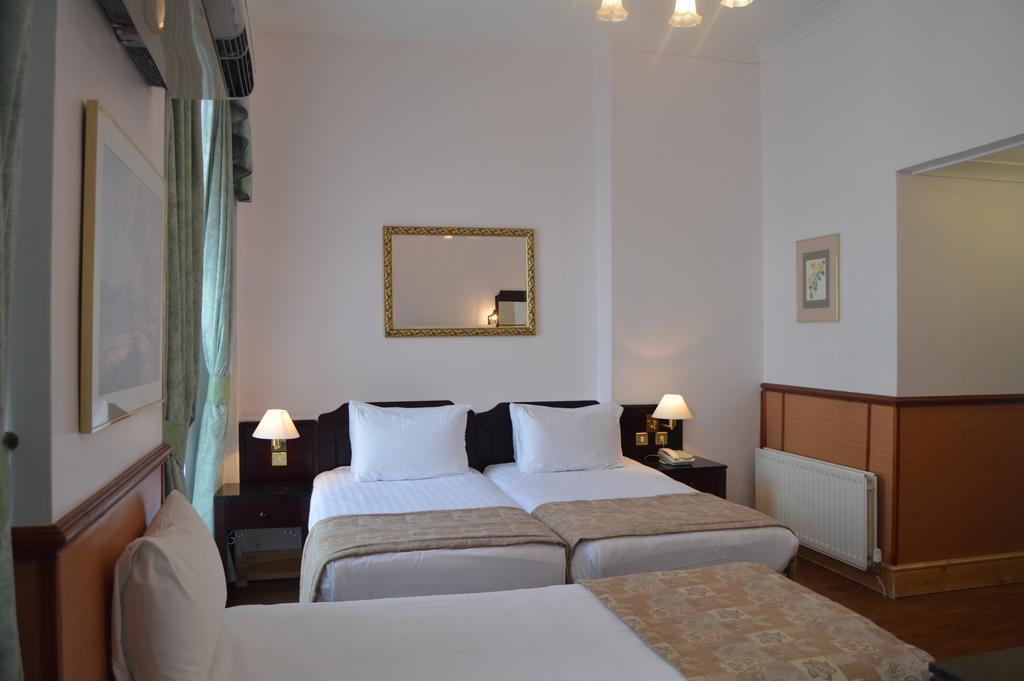 Holiday Villa Hotel
