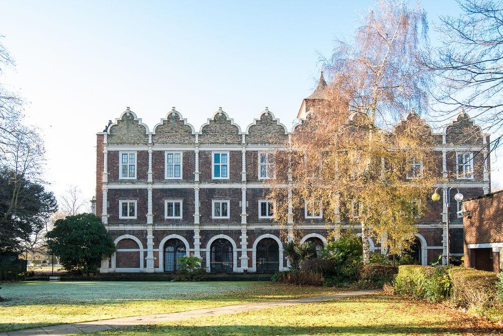 Hotel Yha Holland Park 4*