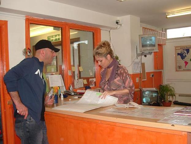 Kensal Backpackers Hostal *
