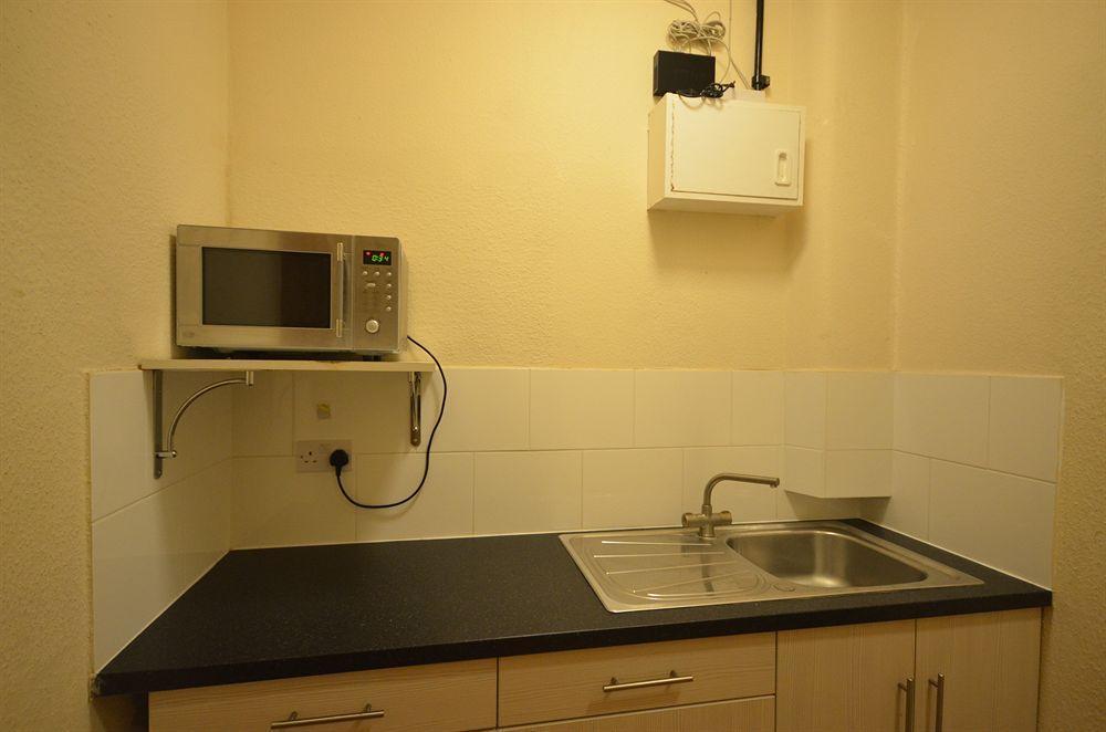 Barkston Earls Court *