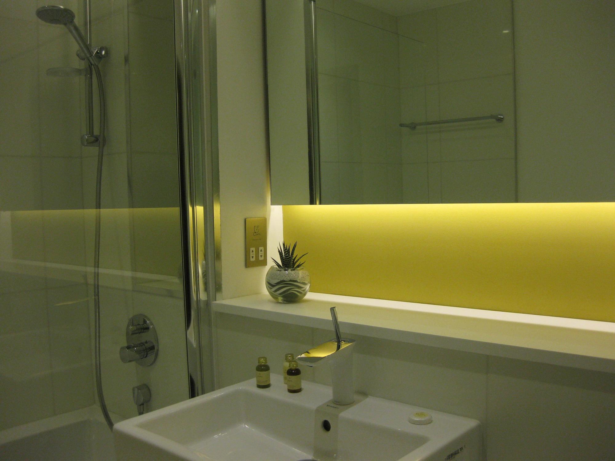 Axiom Park Aparthotel
