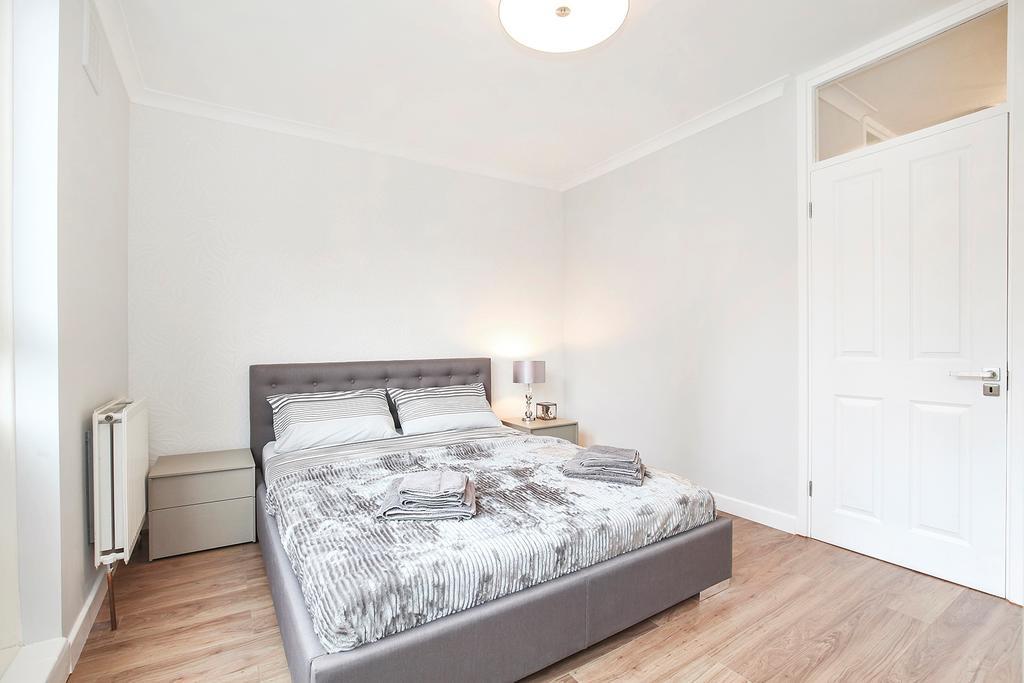 Sach's 2 Bedrooms - No Lift Londres