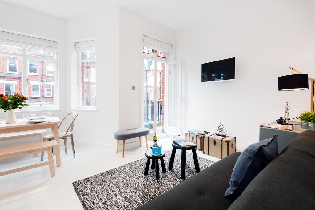 The Barons Court *