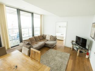 Rojen Docklands 4*