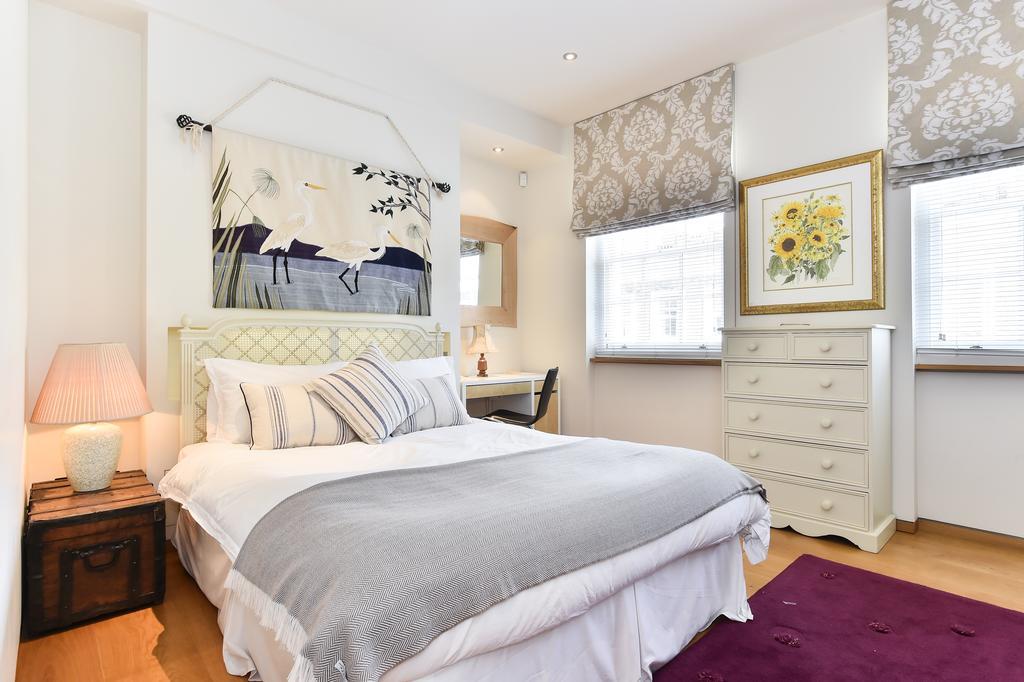 Joivy Elegant 3 Bed With Rooftop Terrace In Pimlico Londen