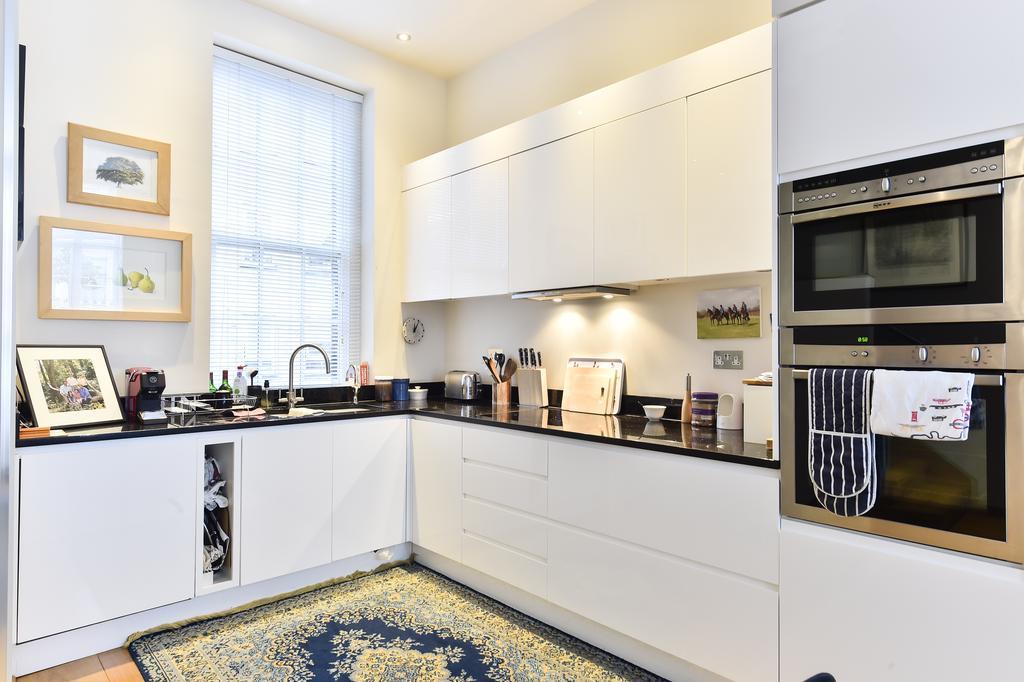 Joivy Elegant 3 Bed With Rooftop Terrace In Pimlico *