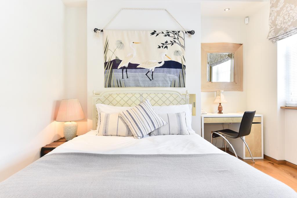 Joivy Elegant 3 Bed With Rooftop Terrace In Pimlico * Londen