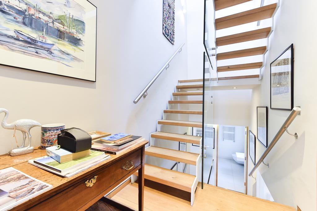 Joivy Elegant 3 Bed With Rooftop Terrace In Pimlico Londen