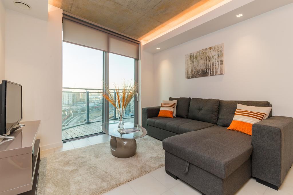 Royal Style - 5 Mins Walk To Excel London