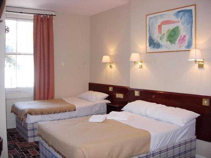 Hyde Park Court 2*