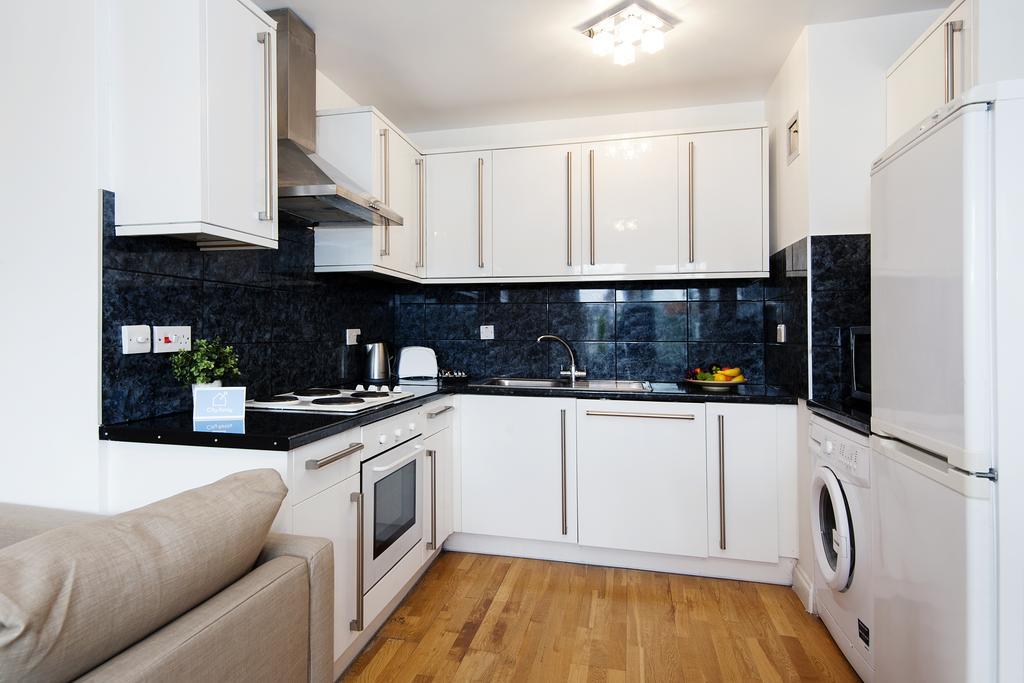 The Cromwell Road Sherborne Court * Londen