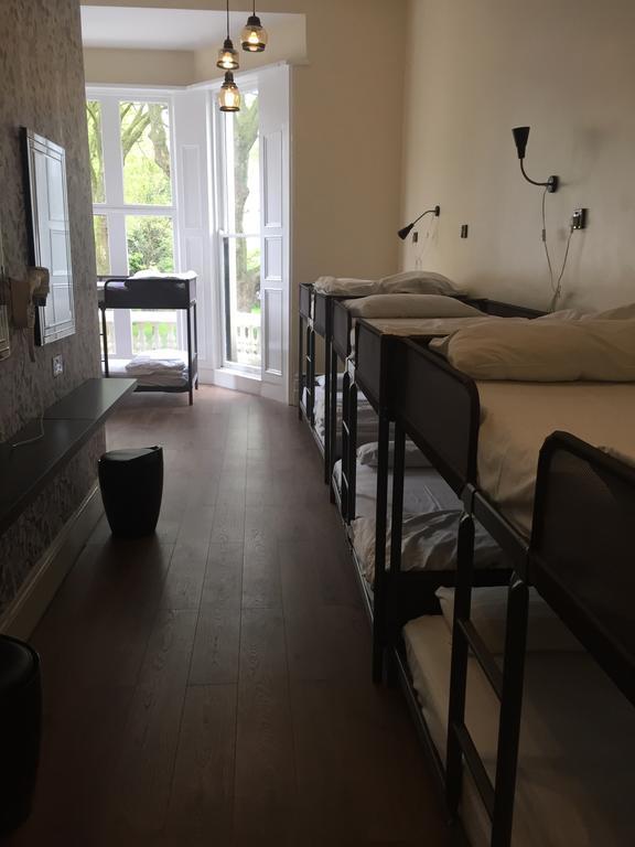 Barkston Earls Court