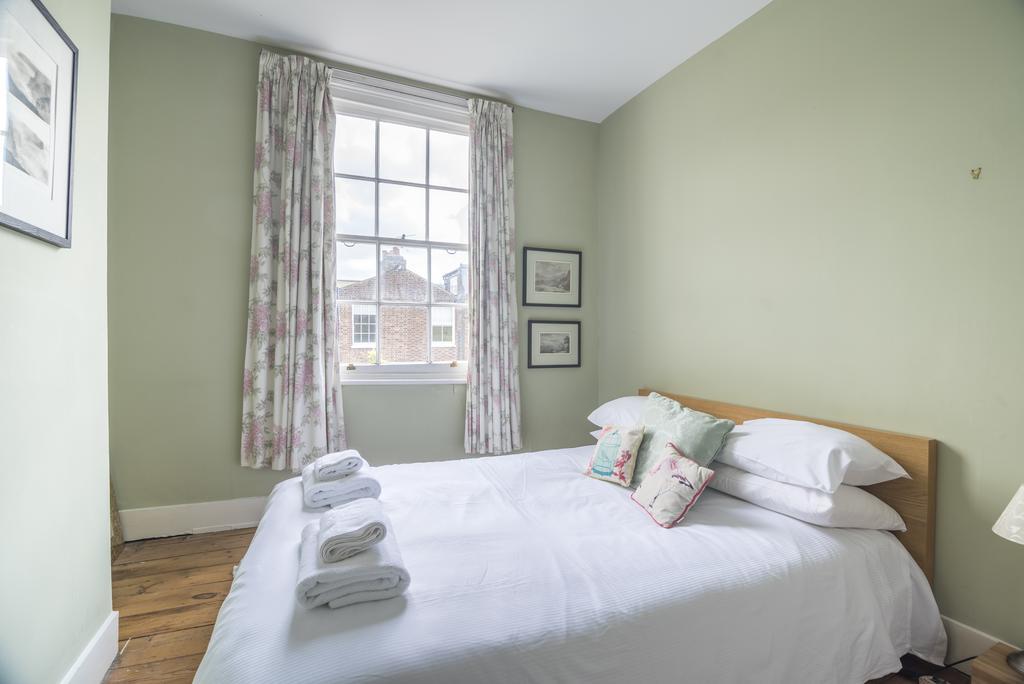 Bright Family In Angel With Patio * Londres