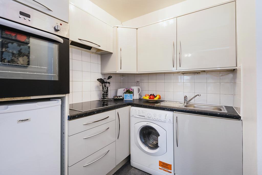 The Cromwell Road Sherborne Court * Londen