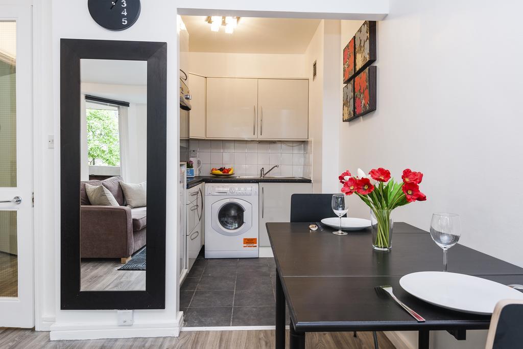 The Cromwell Road Sherborne Court * Londen