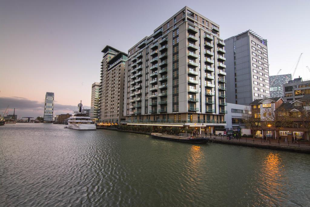 Canary Wharf - Corporate Riverside *