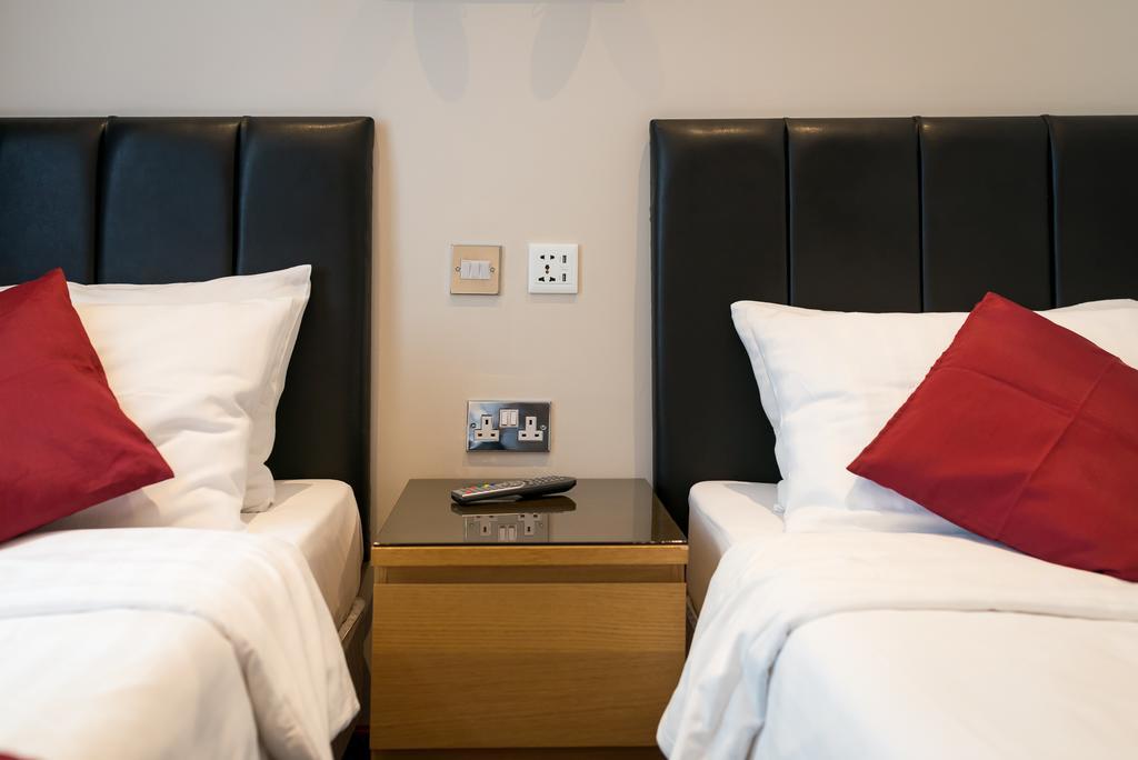 Adria Hotel London