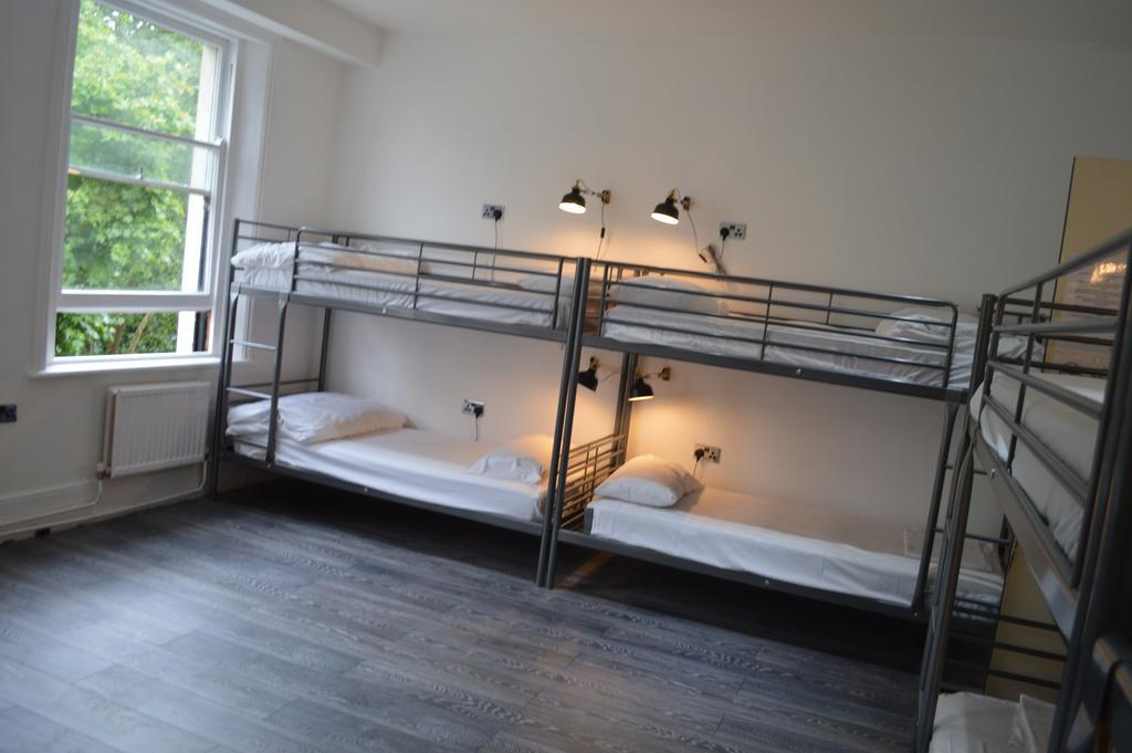 Barkston Earls Court *