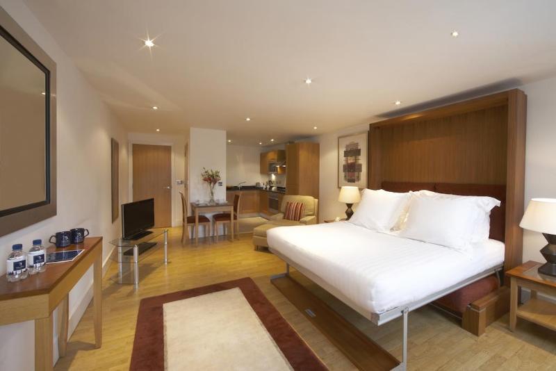 Marlin Apts Stratford 4*