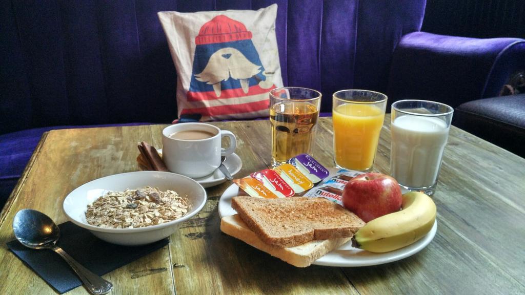 The Walrus Bar And Hostal Londres