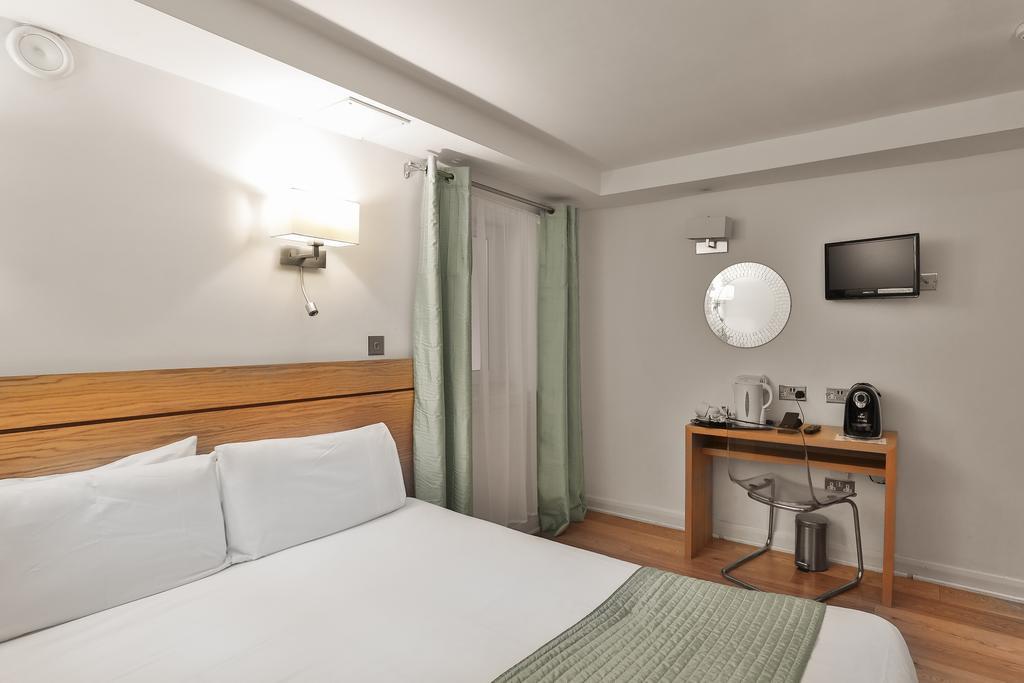 Ambassadors Hotel 3*