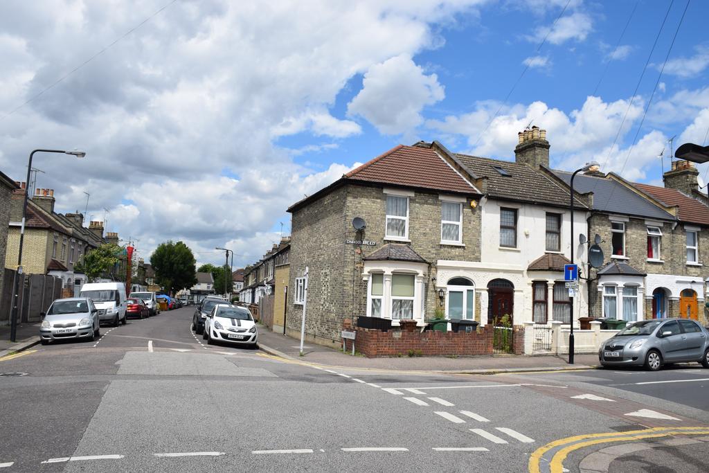 Three Bedroom House Chandos Road *
