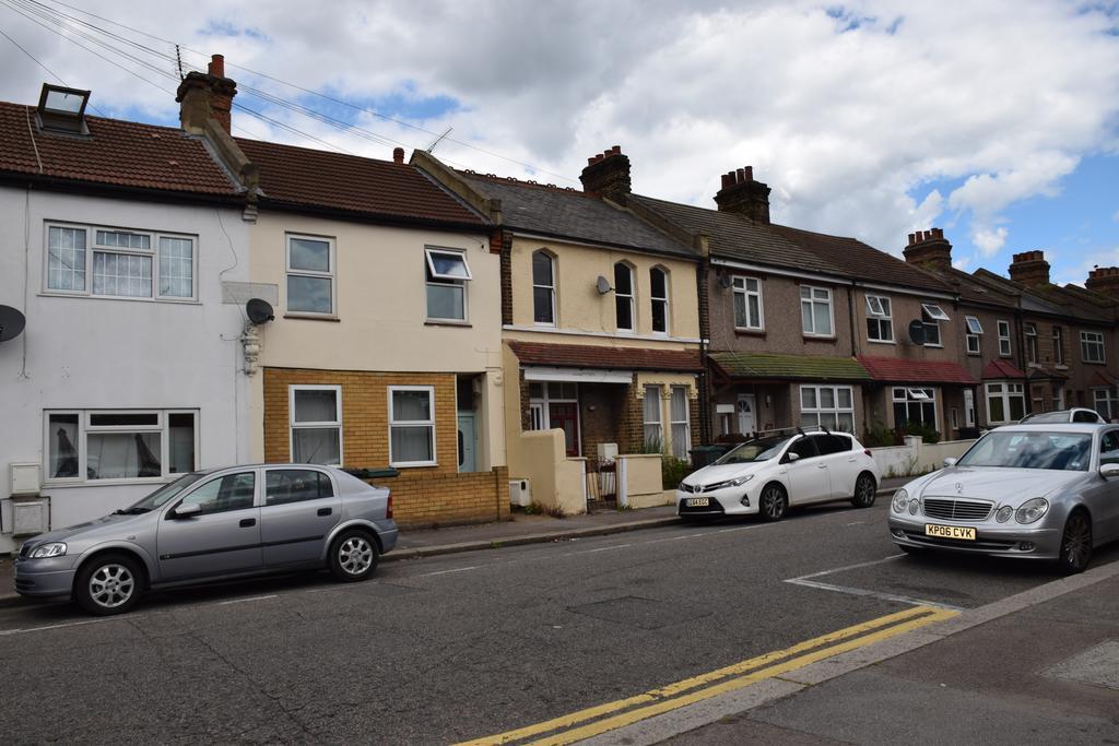 Two Bedroom Flat St Andrews Road Londres