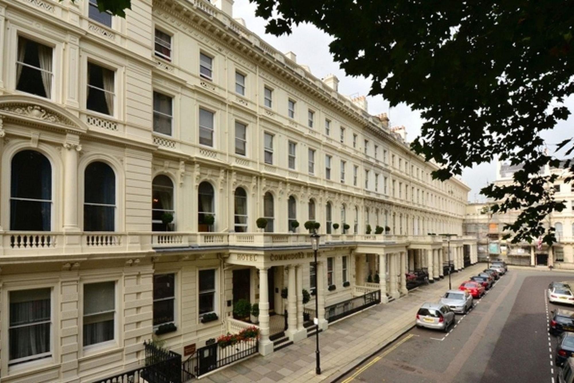 Commodore Hotel 3*