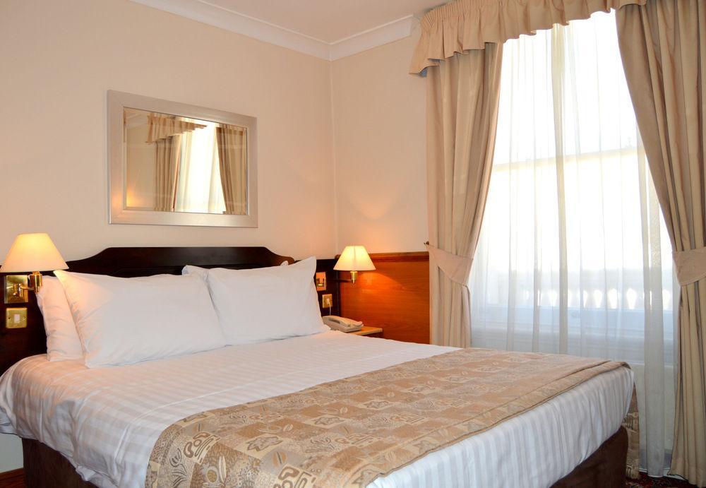 Holiday Villa Hotel
