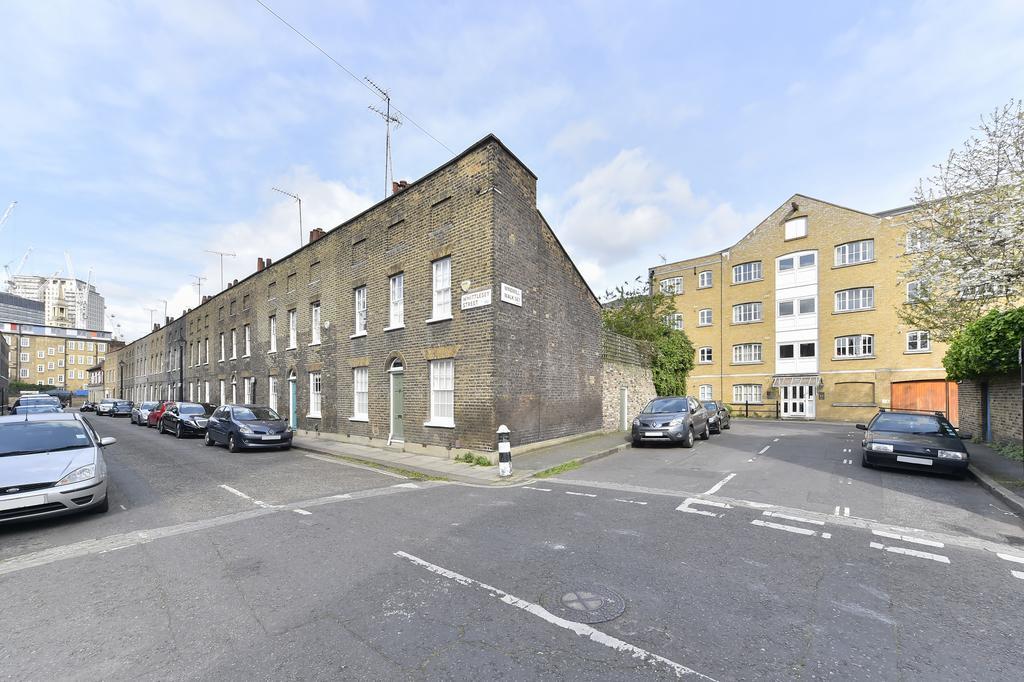 Cozy With Parking & Patio Londen