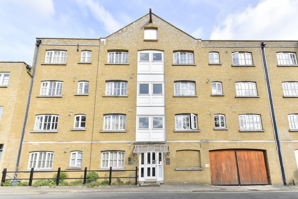 Cozy With Parking & Patio Appartement