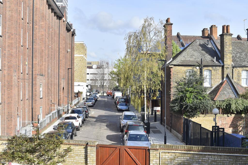 Cozy With Parking & Patio * Londen