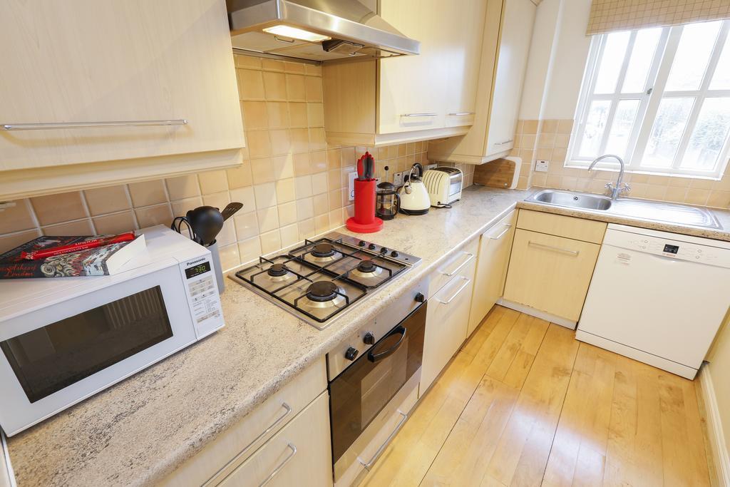 Cozy With Parking & Patio Appartement