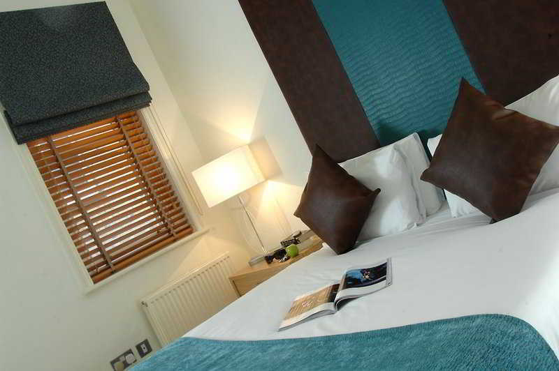 Fraser Queens Gate Apartahotel 4*