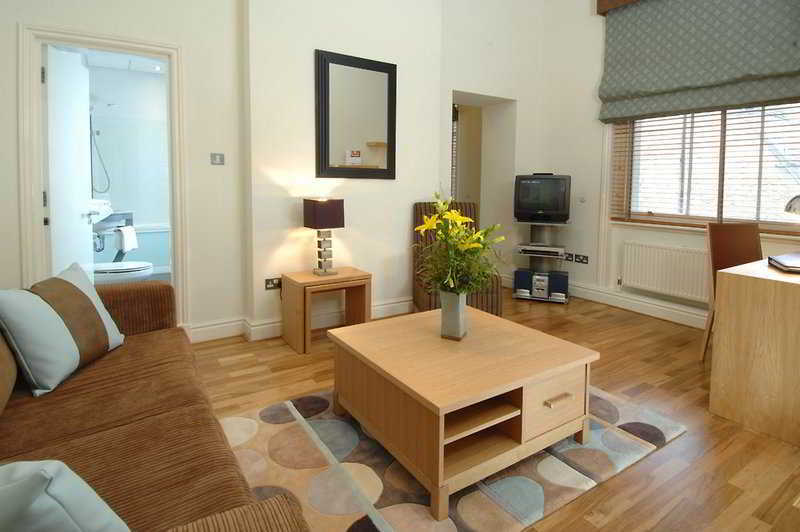 Apartahotel Fraser Queens Gate 4*