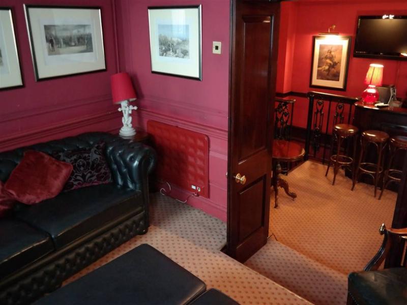 Commodore Hotel 3*
