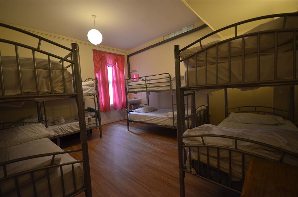 Barkston Earls Court Hostel *