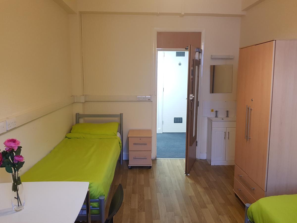 Bowden Court Hostal