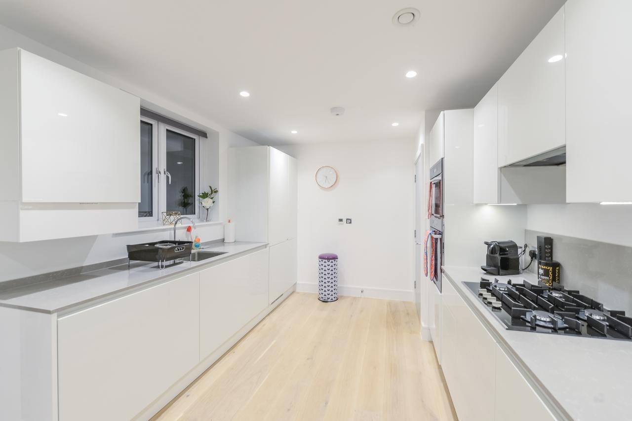 Stunning Ealing Apartment London