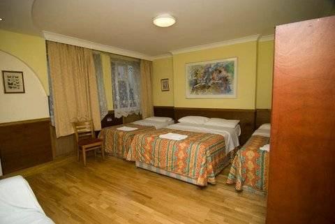 Hotel Camelot House 3*