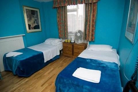 Camelot House 3*