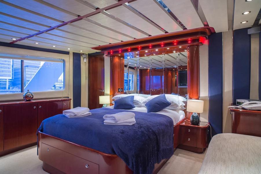 Absolute Pleasure Yacht Londen