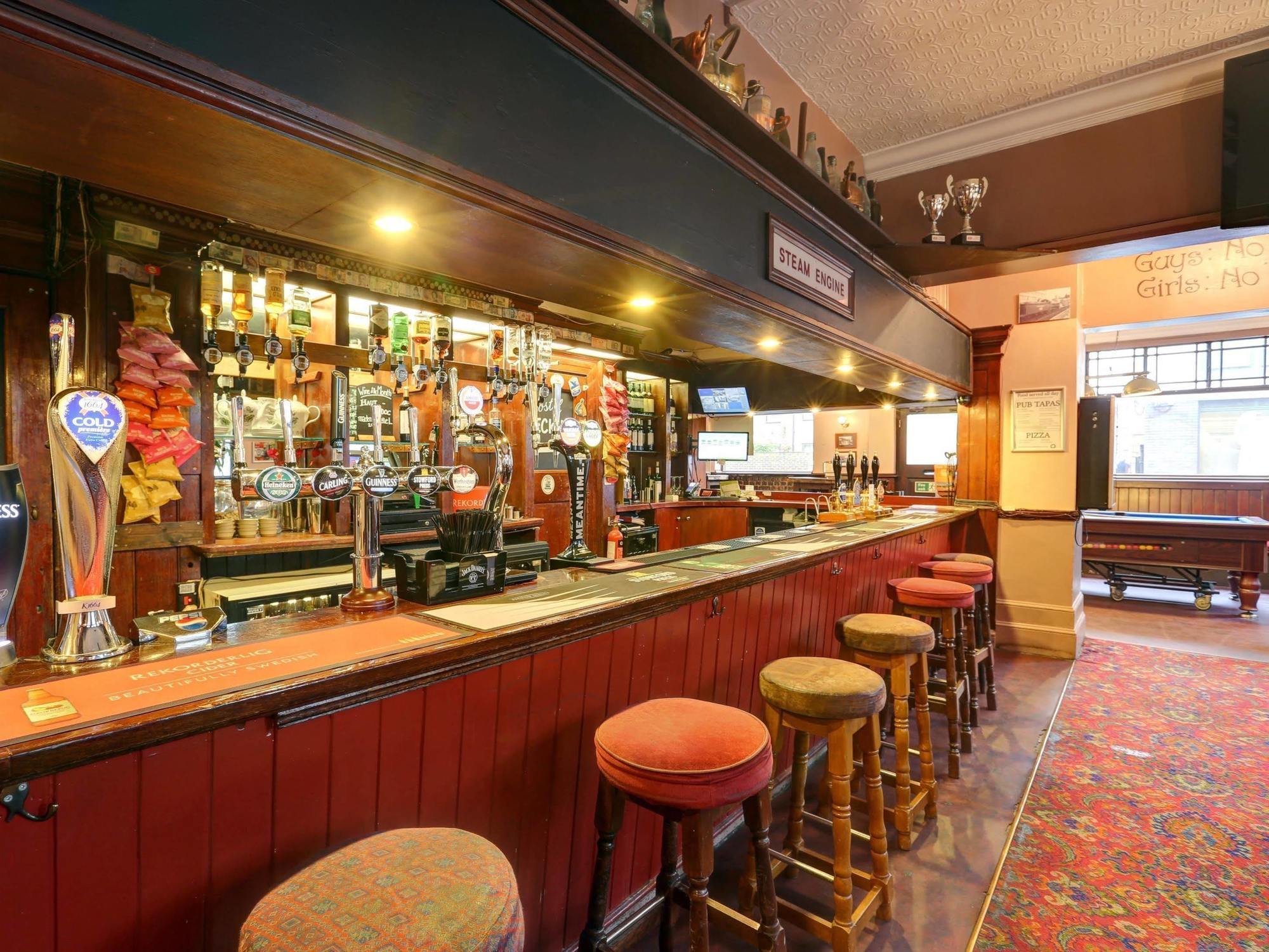 Hostal Publove @ The Steam Engine,waterloo *