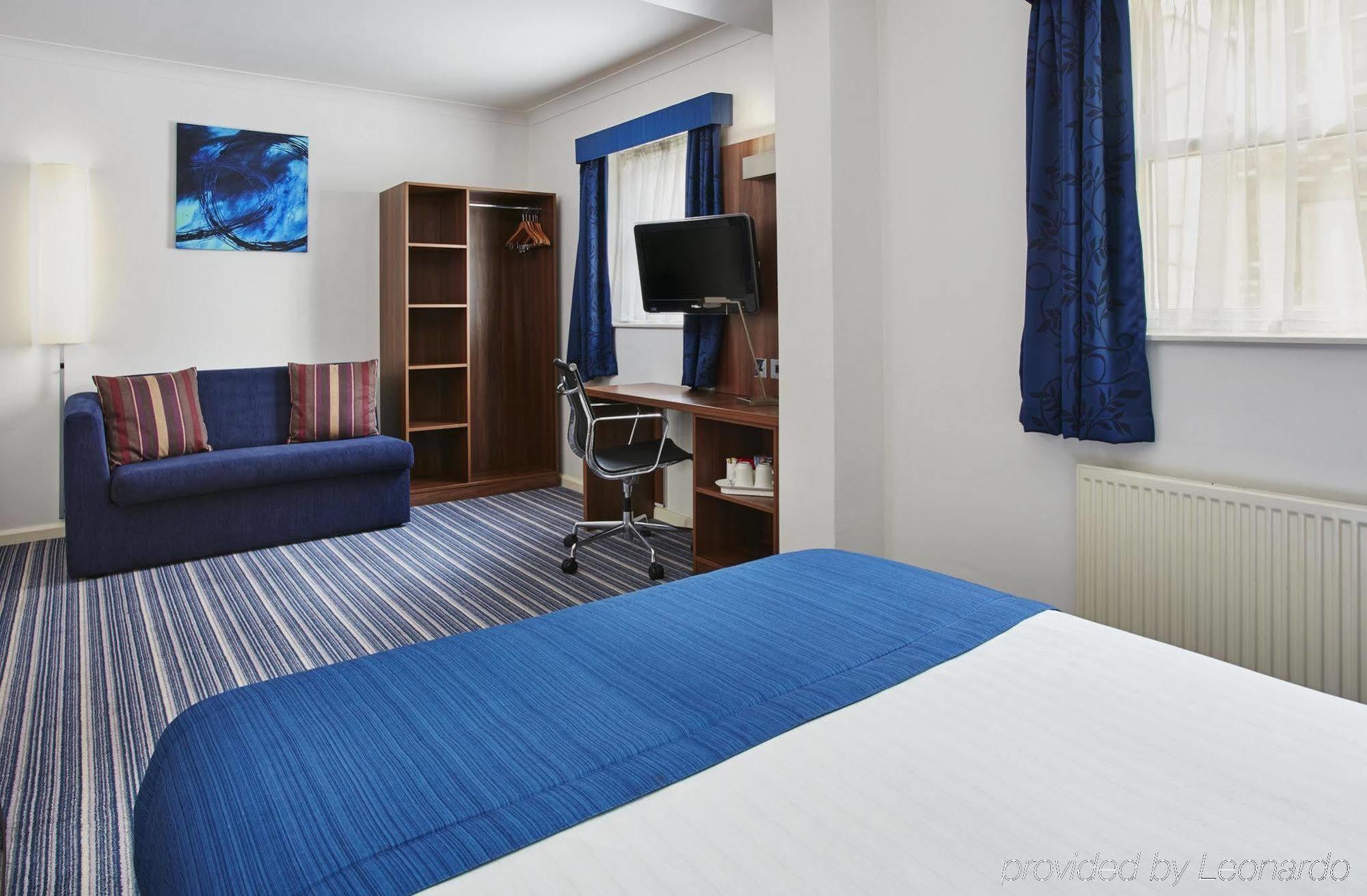 Holiday Express Victoria By Ihg Hotel 3*