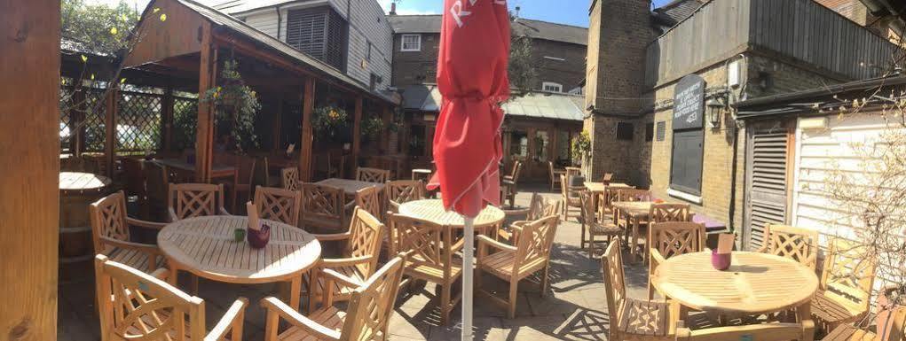 Pensão Rose And Crown Hotel 3*