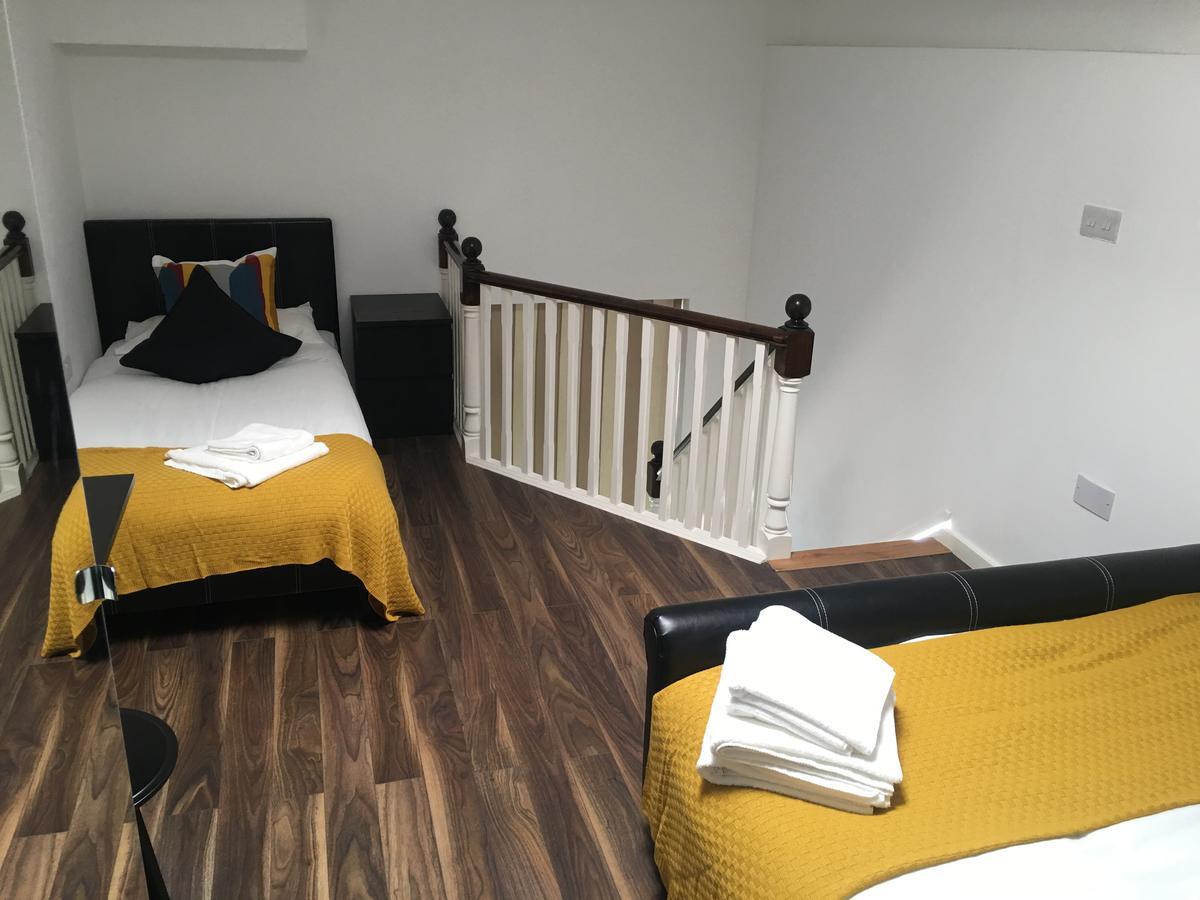 W12 & Hotel Londres