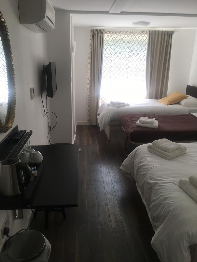 W12 & Hotel *