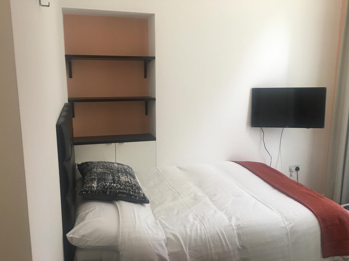 W12 & Hotel Londres