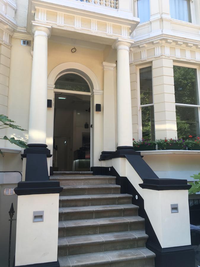Hotel W12 &