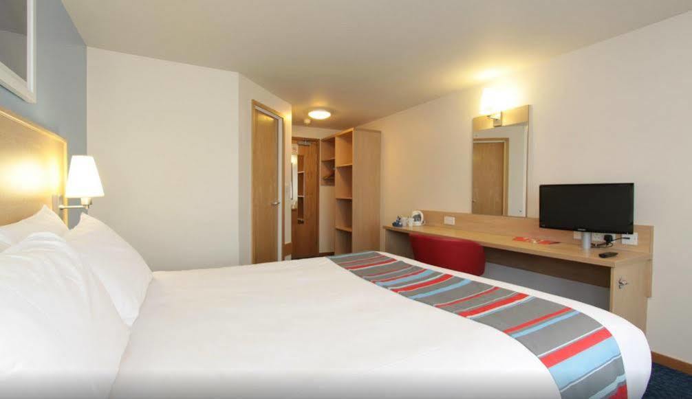 Travelodge Road 3*